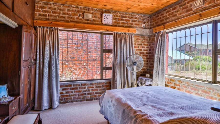 4 Bedroom Property for Sale in De Kelders Western Cape